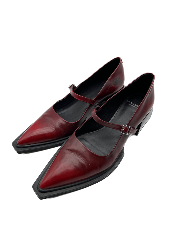 Chaussures à bride rouges