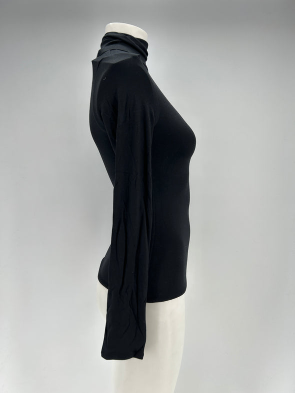 Pull col roulé noir