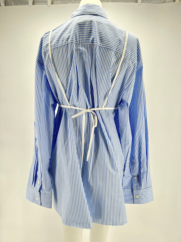 Chemise rayée bleue et blanche avec soutien-gorge
