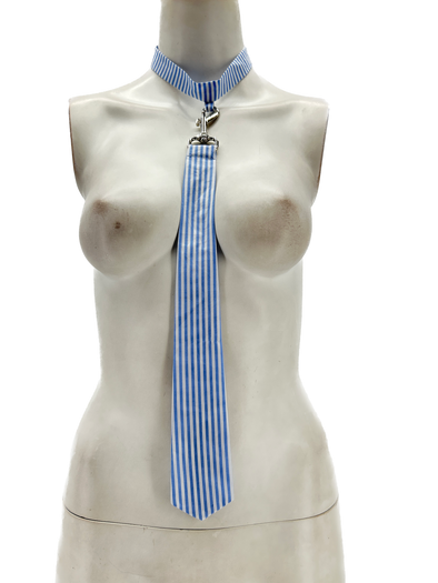 Cravate rayée bleue et blanche