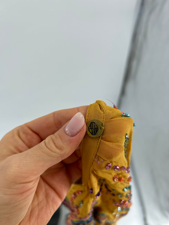 Blouse moutarde avec strass colorés