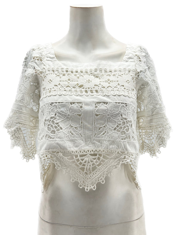 Top blanc en dentelle à nœuds