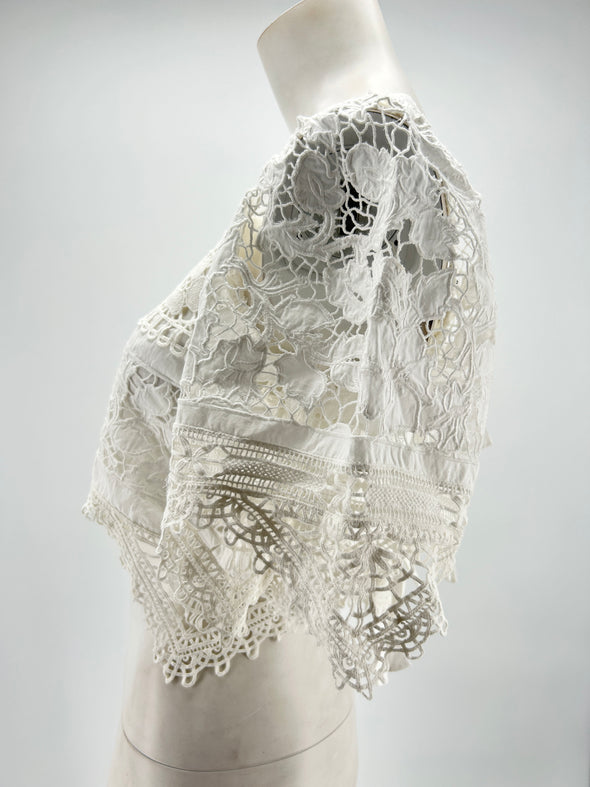 Top blanc en dentelle à nœuds