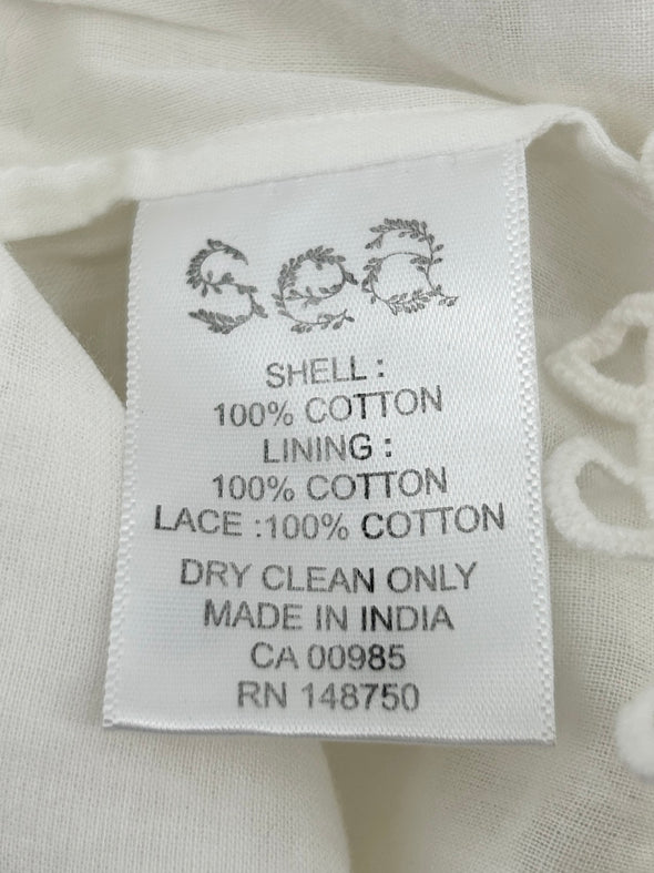 Top blanc en dentelle à nœuds