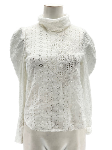 Top blanc à manches longues en dentelle