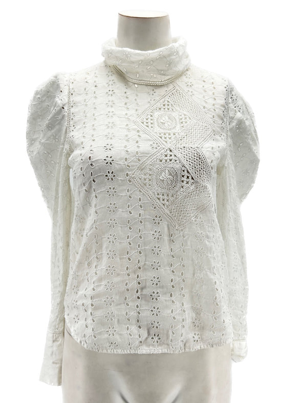 Top blanc à manches longues en dentelle