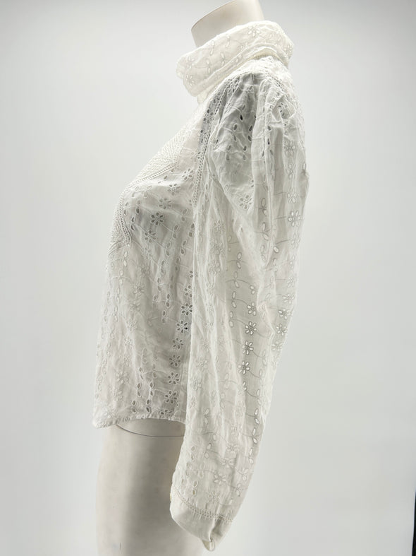 Top blanc à manches longues en dentelle