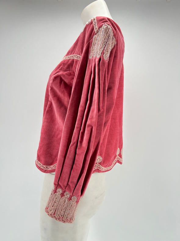 Blouse en velours rose avec broderies