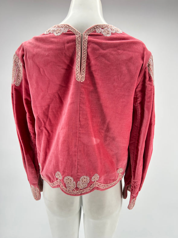 Blouse en velours rose avec broderies