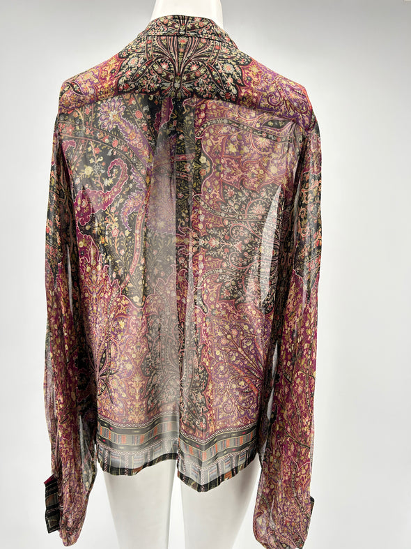 Blouse foncée à imprimés