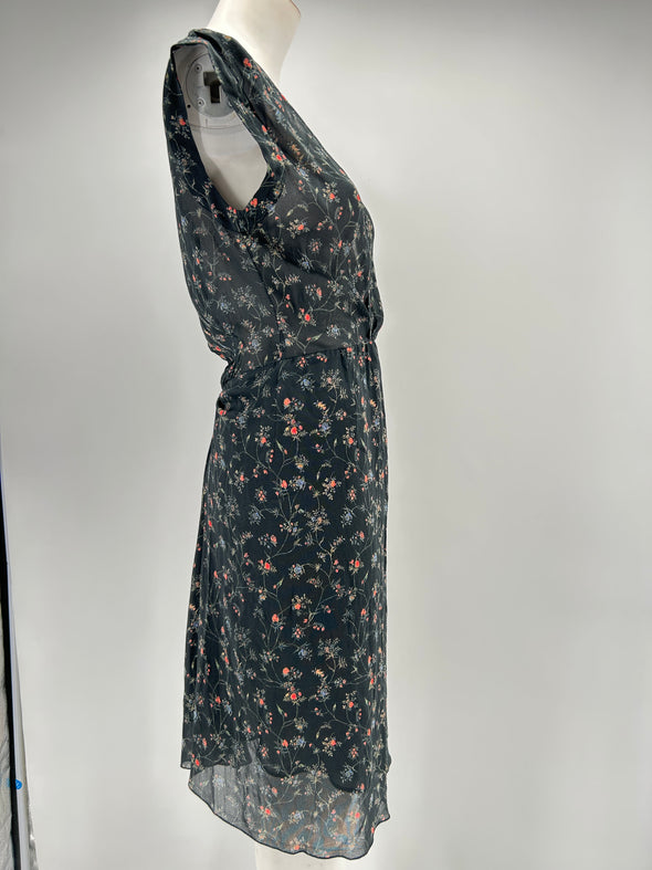 Robe noire avec imprimés floraux