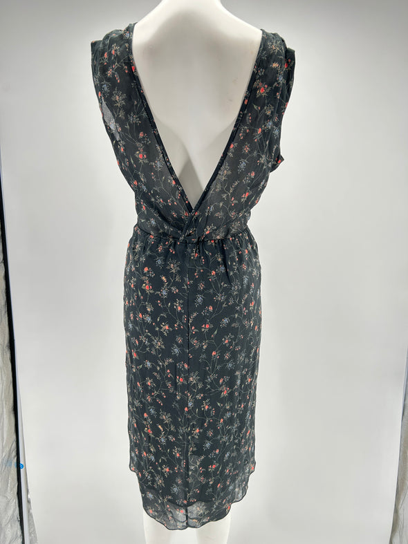 Robe noire avec imprimés floraux