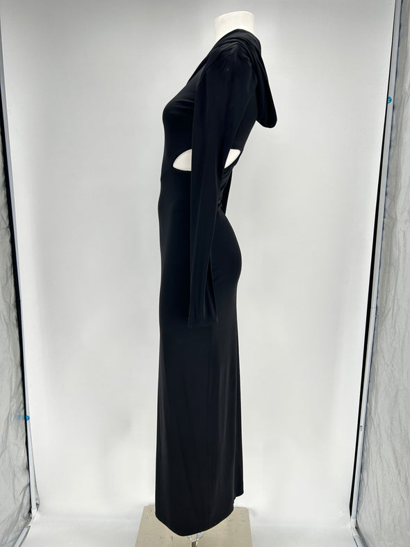 Robe noire à capuche