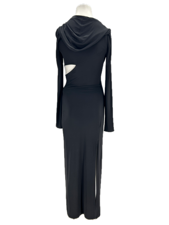 Robe noire à capuche