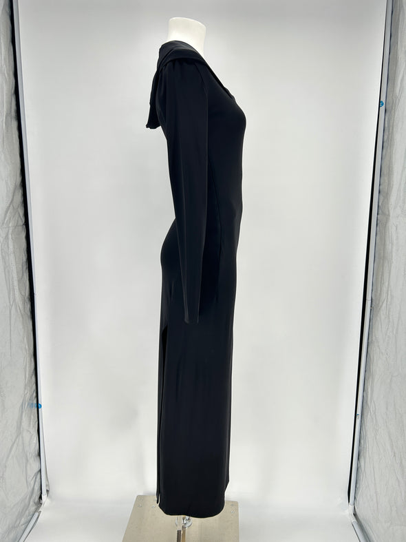 Robe noire à capuche