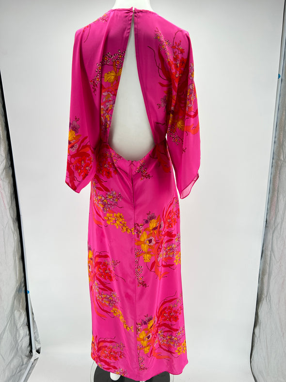 Robe rose avec imprimés floraux en soie