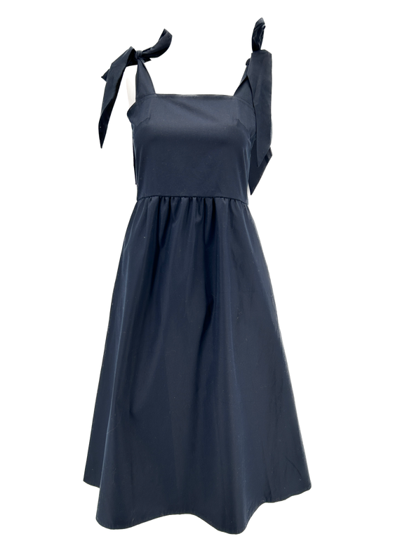 Robe noire à bretelles