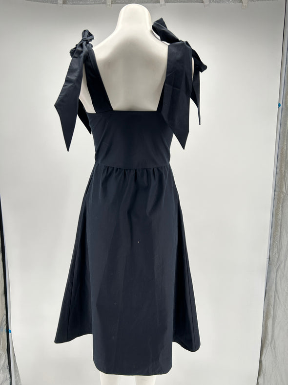 Robe noire à bretelles