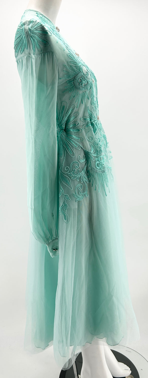 Robe longue turquoise brodée