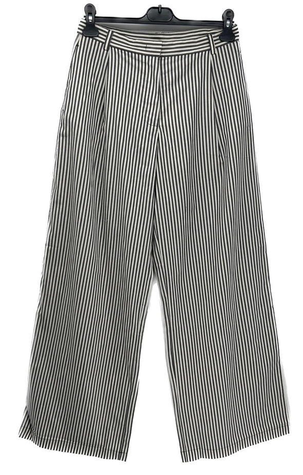 Pantalon à rayures noires et banches