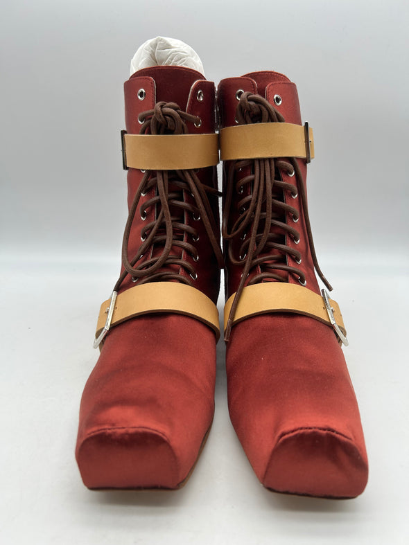 Boots en satin rouge