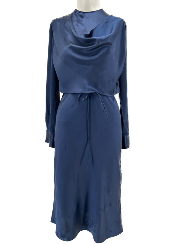 Robe bleu marine en soie à col rond