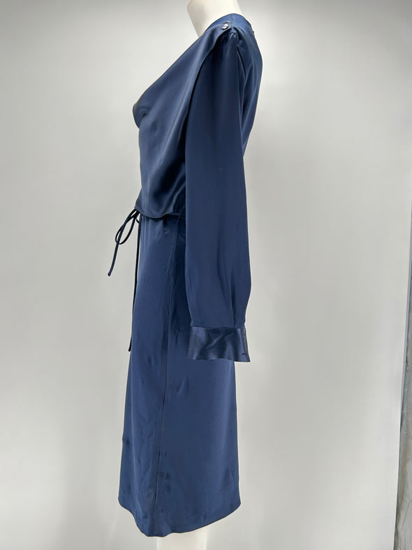 Robe bleu marine en soie à col rond