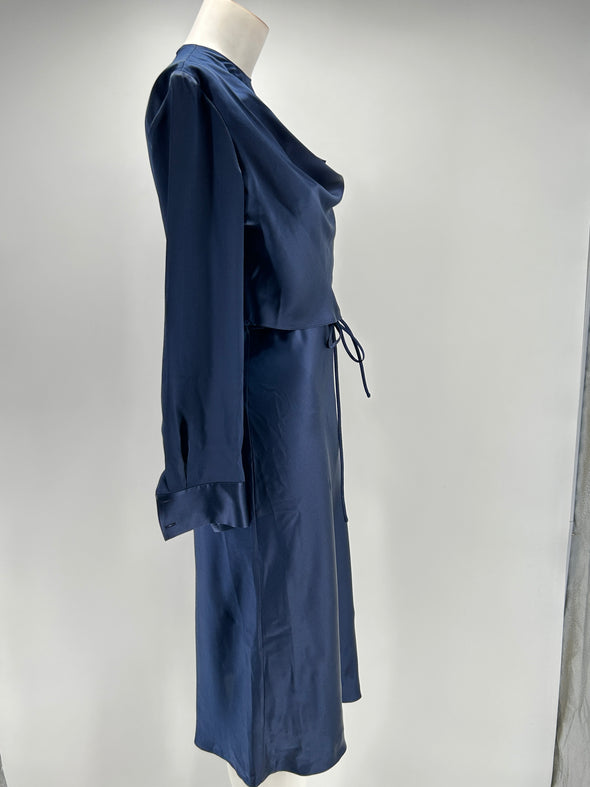 Robe bleu marine en soie à col rond