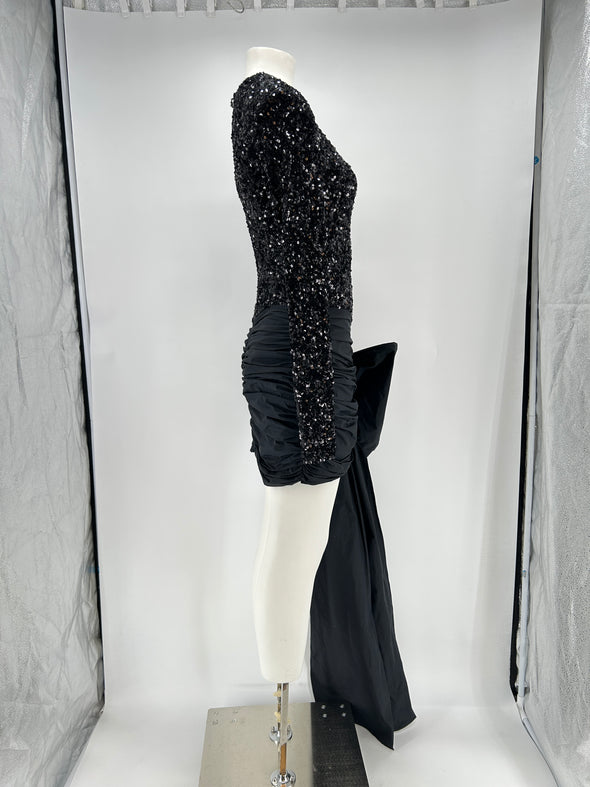 Robe noire à sequins