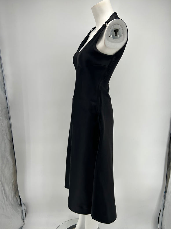 Robe noire satinée