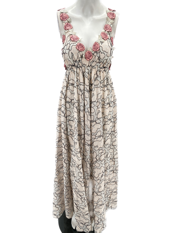 Robe longue blanche et noire à roses