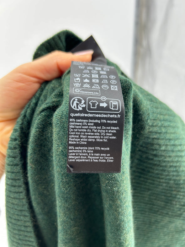 Pull vert à col roulé en cachemire
