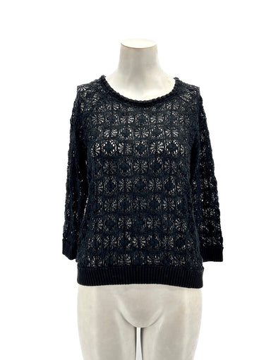 Blouse noire à dentelle et crochet ajouré