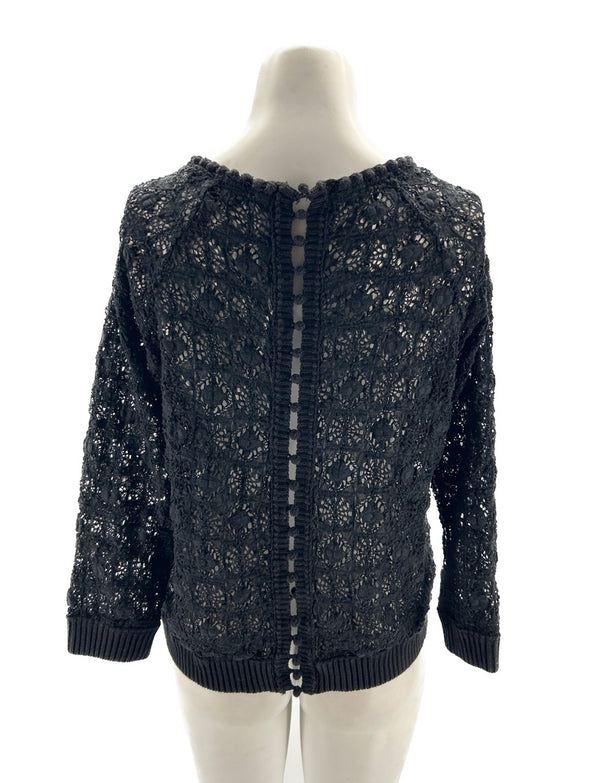 Blouse noire à dentelle et crochet ajouré