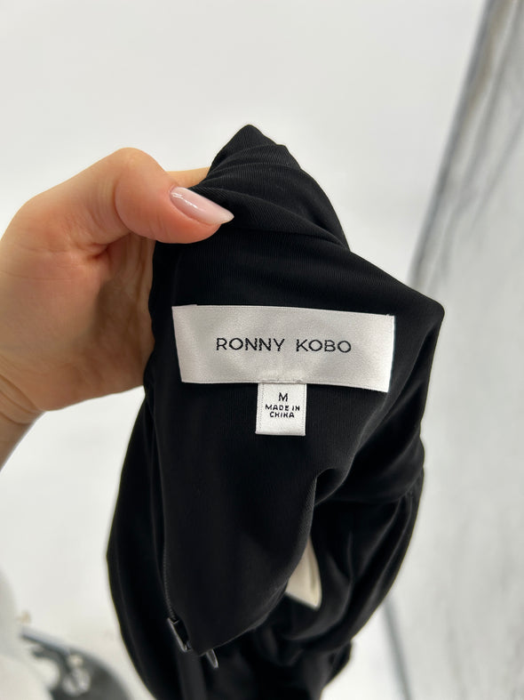 Top noir torsadé "Bebe"