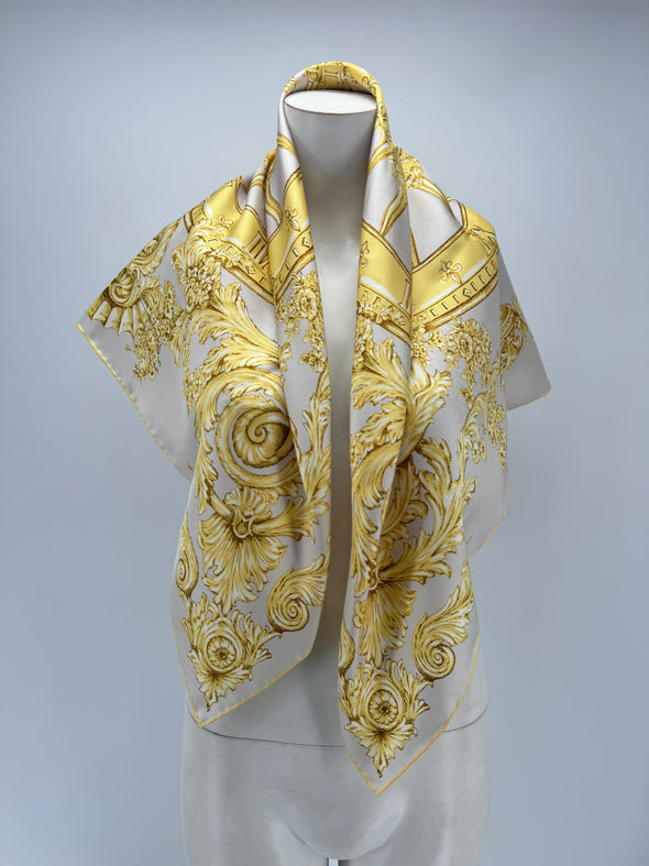 Foulard doré et crème en soie