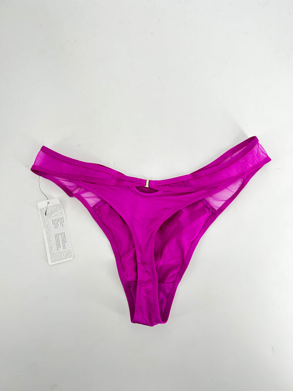 Tanga rose avec dentelle