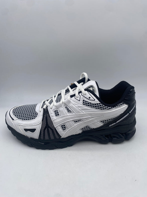 Baskets noires et blanches