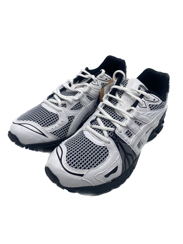 Baskets noires et blanches