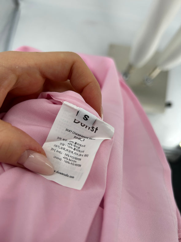 Robe satinée rose