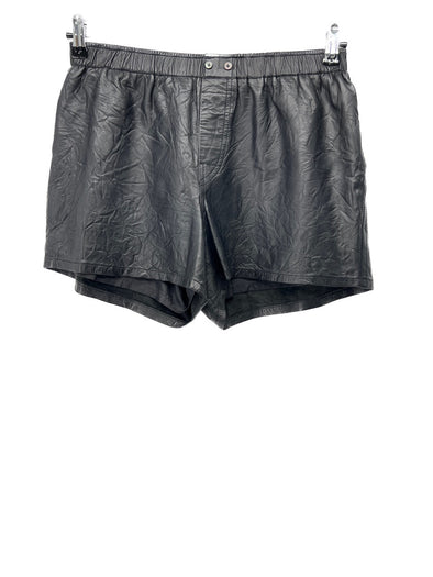Short en cuir noir