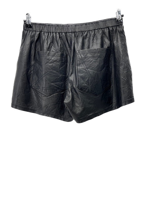 Short en cuir noir