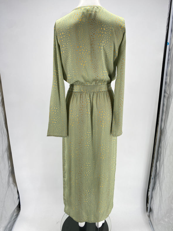 Robe verte à pois dorés
