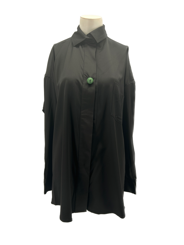 Chemise noire à détail vert