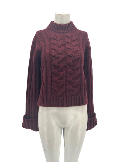 Pull bordeaux à col roulé à torsades