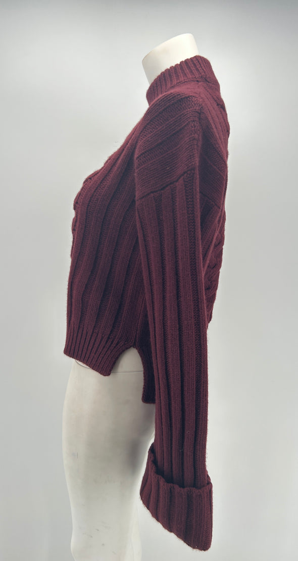 Pull bordeaux à col roulé à torsades