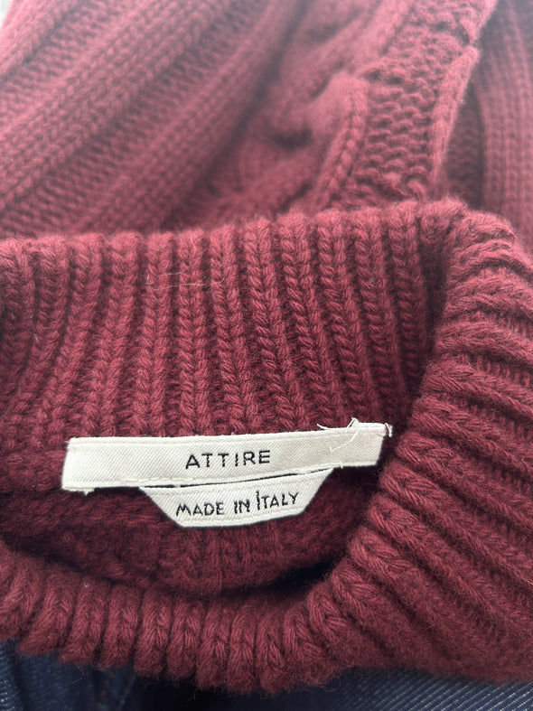 Pull bordeaux à col roulé à torsades