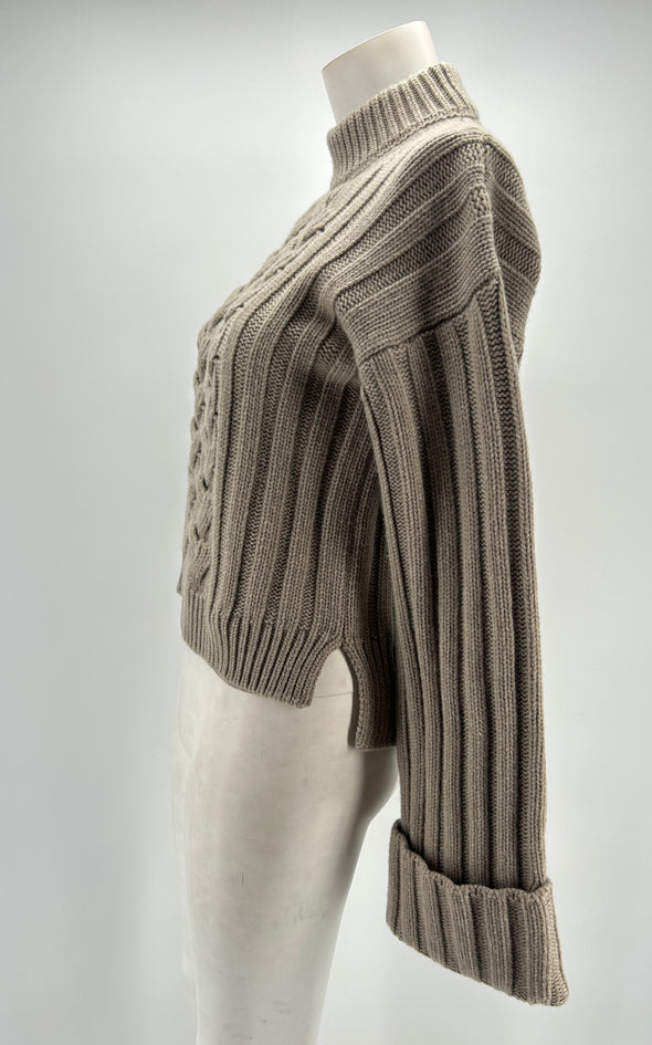 Pull beige à col roulé à torsades