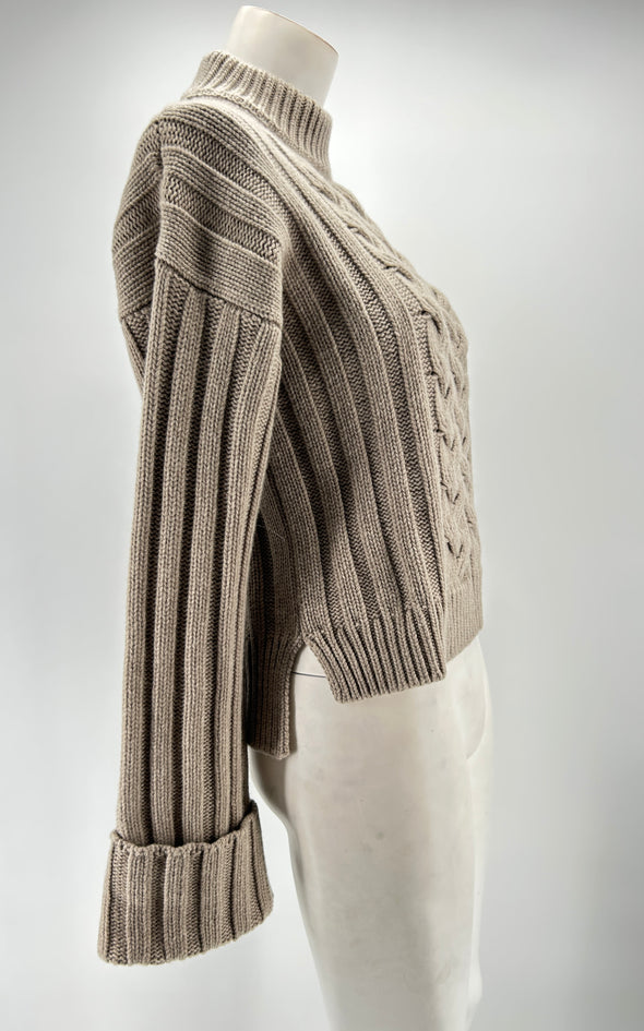 Pull beige à col roulé à torsades