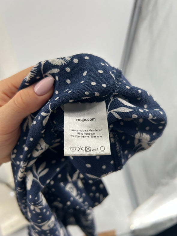 Robe marine à fleurs
